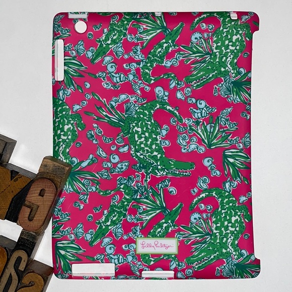 🌴LILLY PULITZER iPad Cover in Hot Pink & Green Alligator Print - Picture 1 of 8